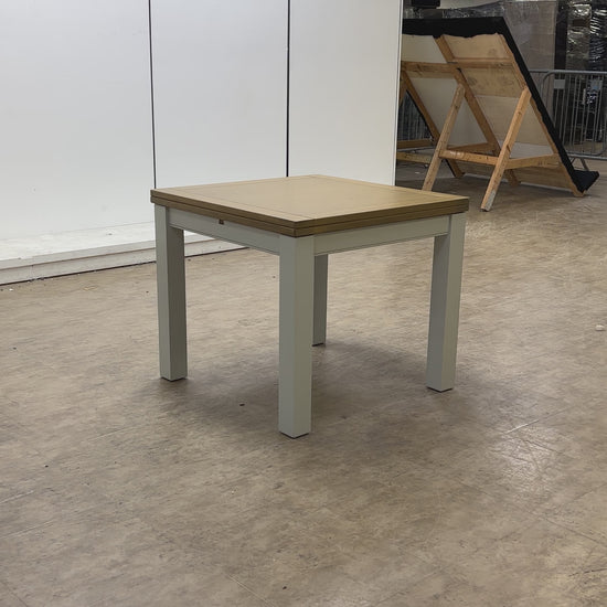 Video of flip-top extension mechanism of the 'Hamilton' dining table, which expands the width to 180 cm