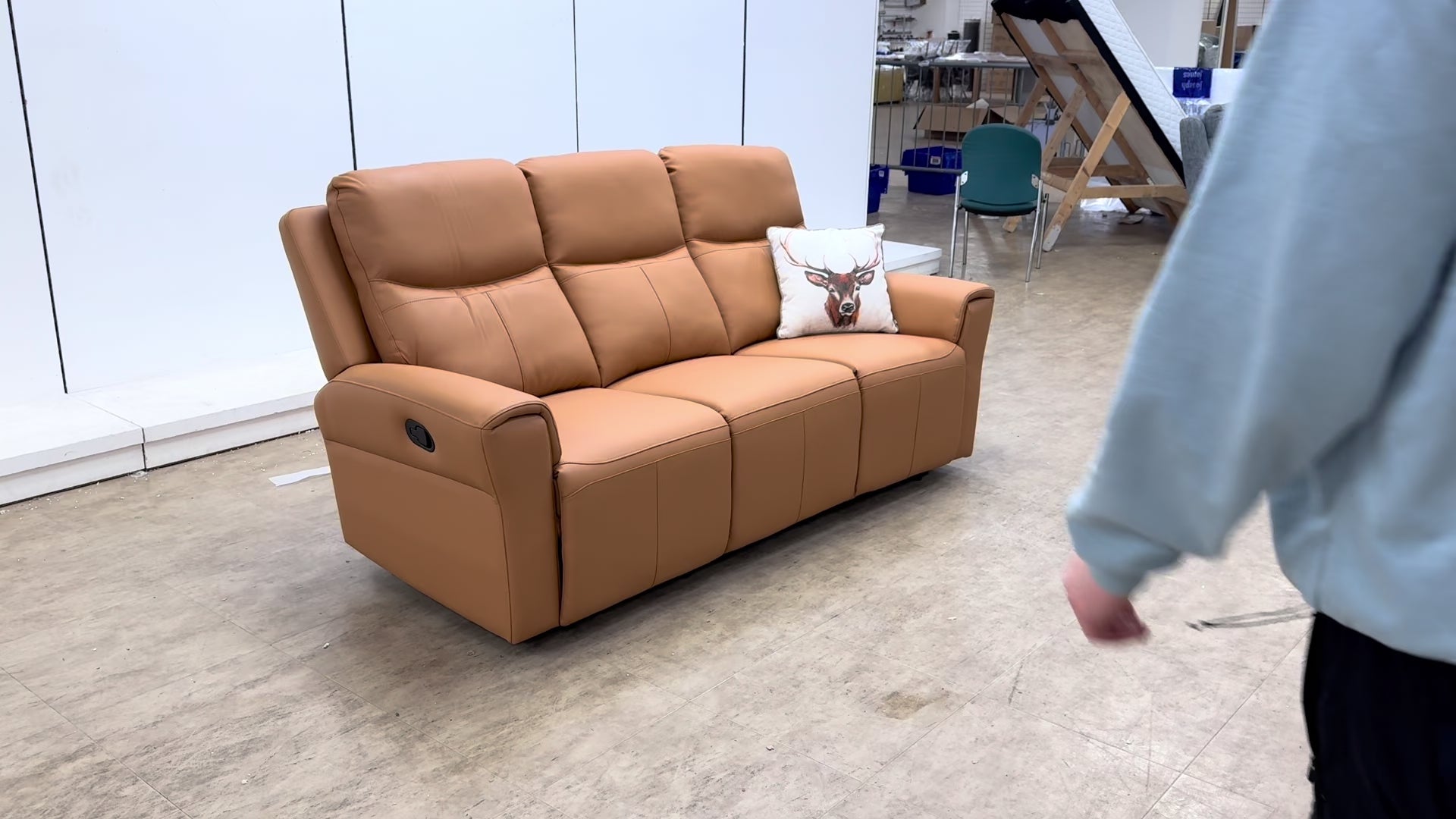 Video demonstration of the manual reclining mechanism on the 'Irene' tan leather sofa.