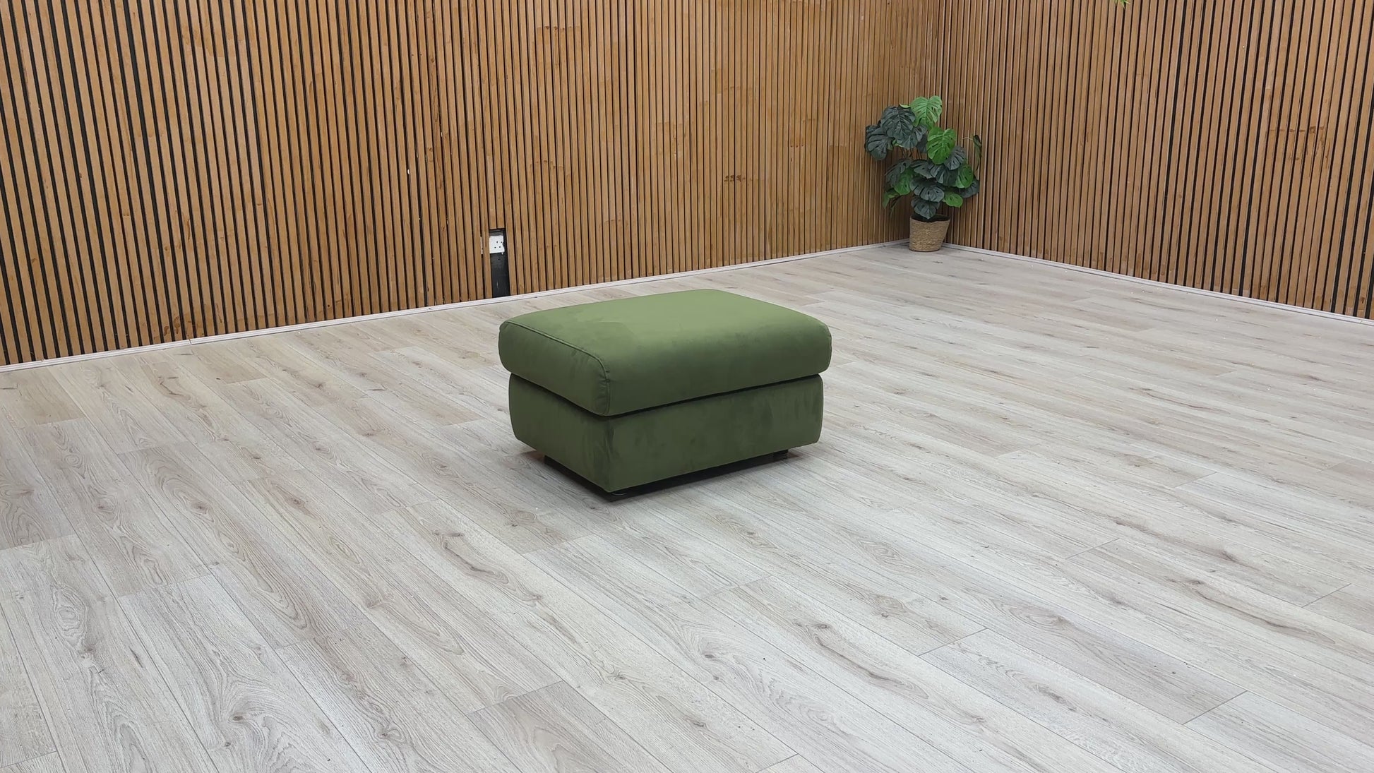 Video Preview for a product video, likely demonstrating the lifting mechanism of the storage lid.