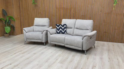 Video demonstrating the smooth motorized reclining mechanism of the ‘Daytona’ velvet seats and headrests.
