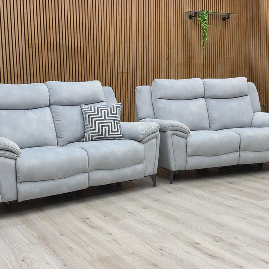Video demonstration of the ‘Panache’ power reclining mechanism, power headrests, and integrated USB/USB-C charging ports.