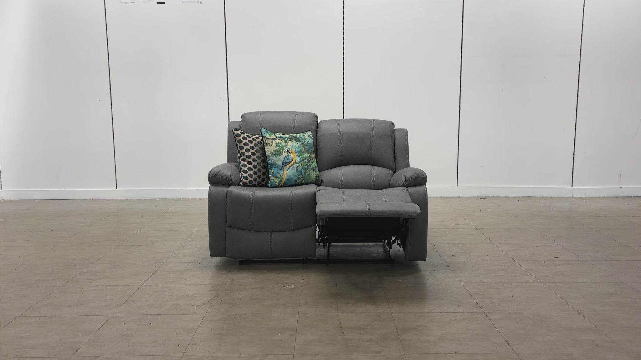 Video demonstration of the manual reclining mechanism and fabric texture of the ‘Bennett’ 2-seater sofa.