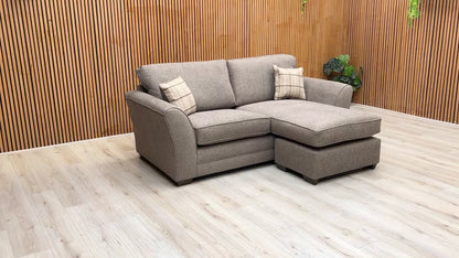 Video showcasing the reversible chaise and Sultan Brown woven fabric of the ‘Amelia’ Sofa.