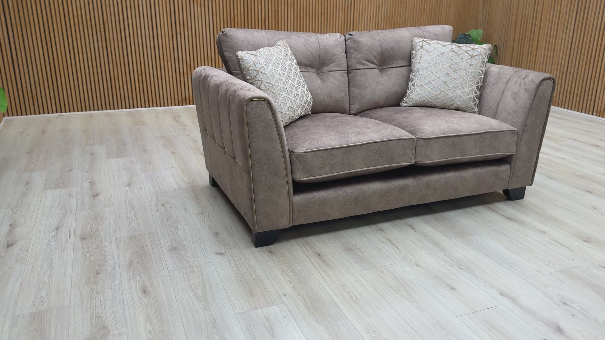 Video demonstrating the details and features of the sofa.