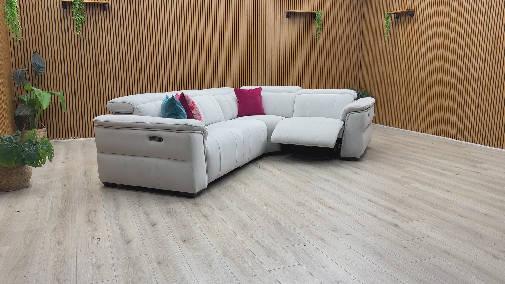 Video demonstration of the dual independent power reclining seats and adjustable power headrests.