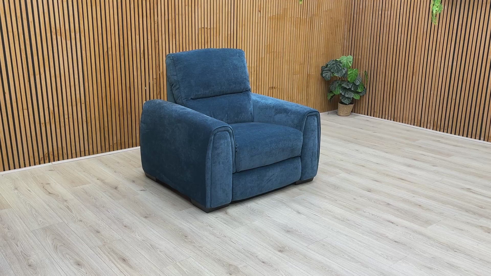 Video demonstrating the Power Recliner function and pull-out Storage Arms with Cup Holders.