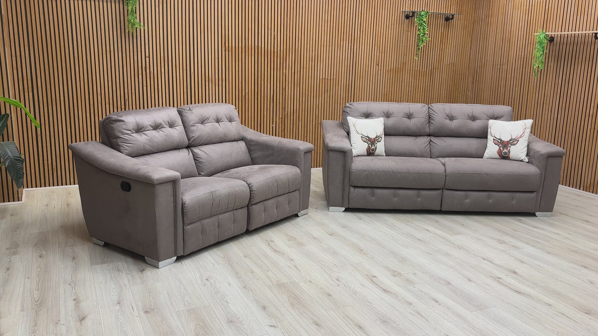 Video of smooth action of the La-Z-Boy manual recline function.