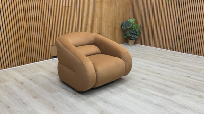 Video demonstrating the smooth 360-degree swivel motion and mobility of the ‘Joey’ velvet chair.