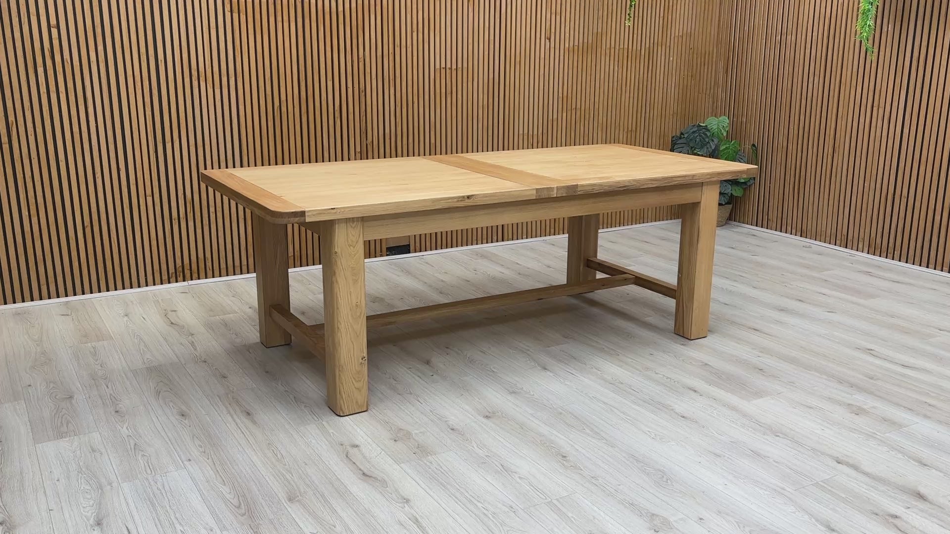 Video demonstration of the Augusta dining table, showing the smooth extension mechanism and the solid oak build quality.