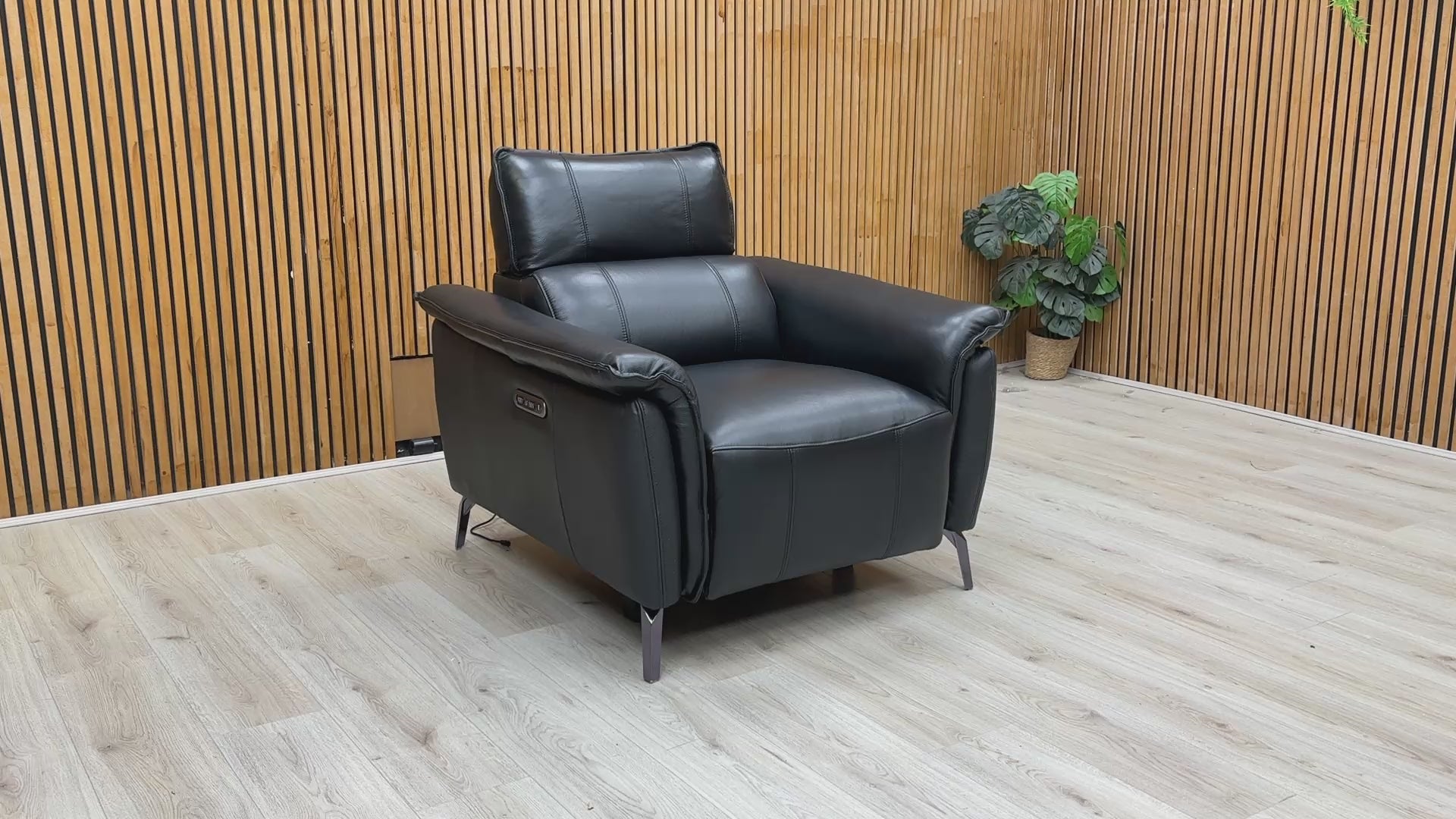 Video demonstrating the smooth power reclining mechanism and adjustable telescopic headrest of the ‘Jude’ Oslo chair.