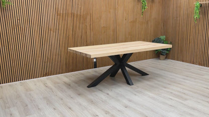 A video panning over the solid oak grain and showcasing the unique star base design.