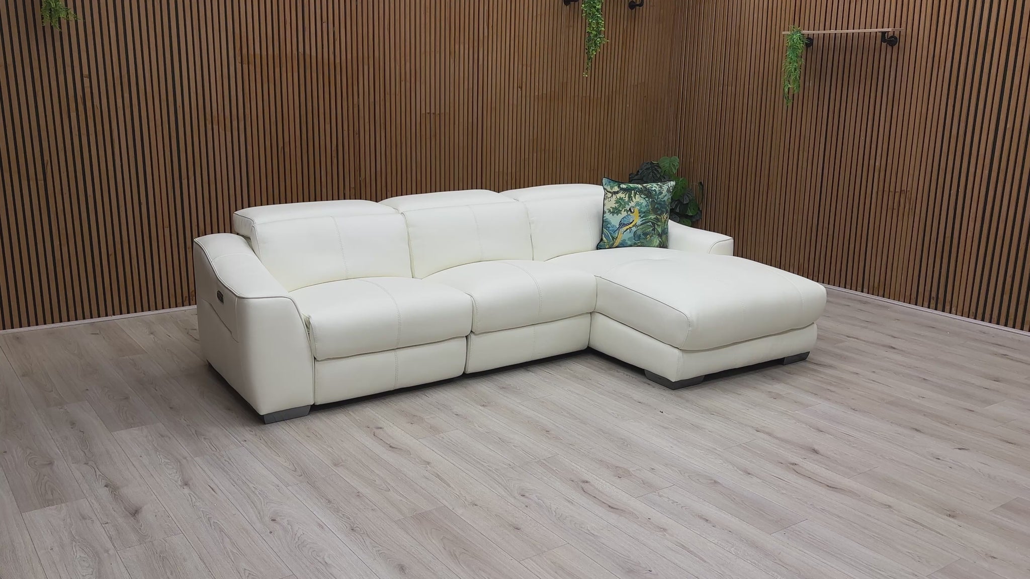 Video of reclining function and power headrests of the Xavier Star White Leather Sofa