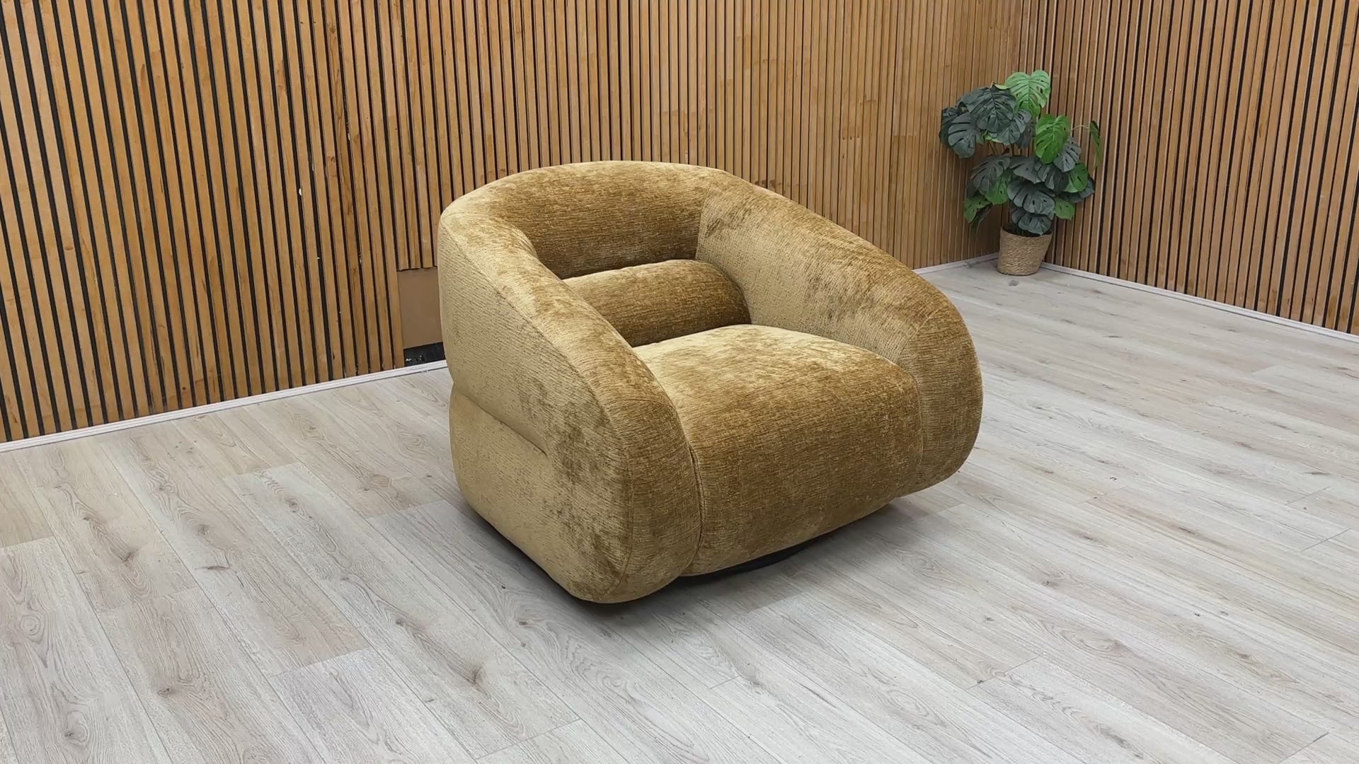 Video demonstrating the smooth 360-degree rotation of the ‘James’ swivel base and fabric flexibility.