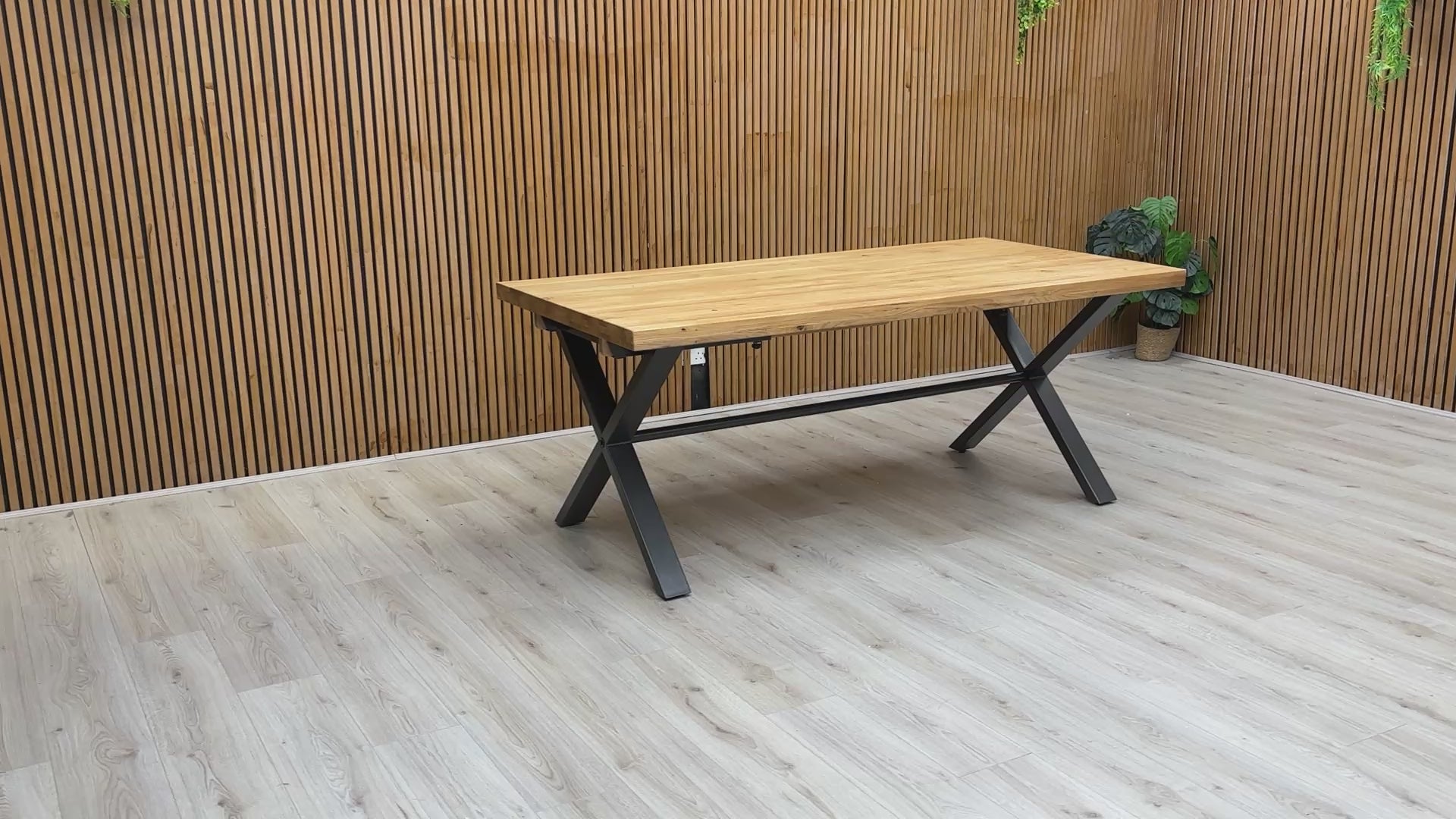 Video showcasing the design and solid construction of the 'Earth' 190cm dining table.