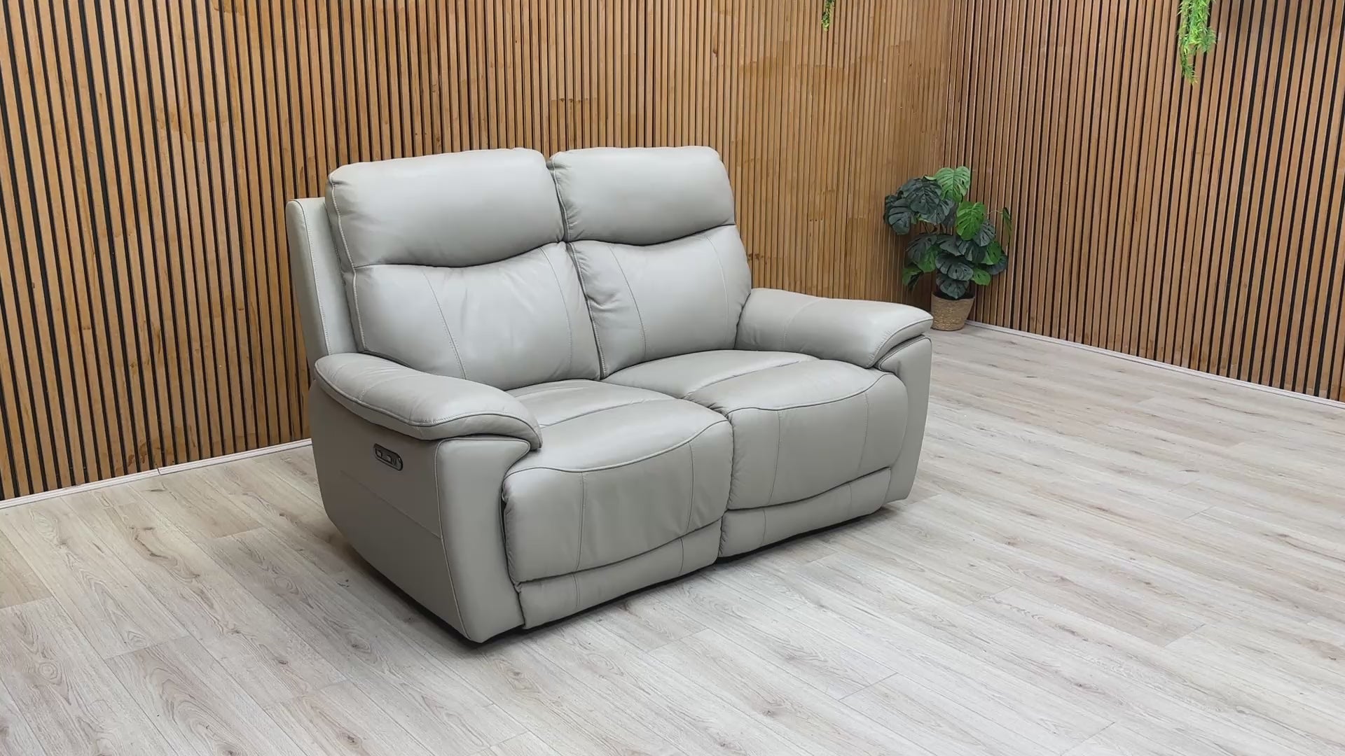 Video of the smooth operation of the power recliners and adjustable power headrests.