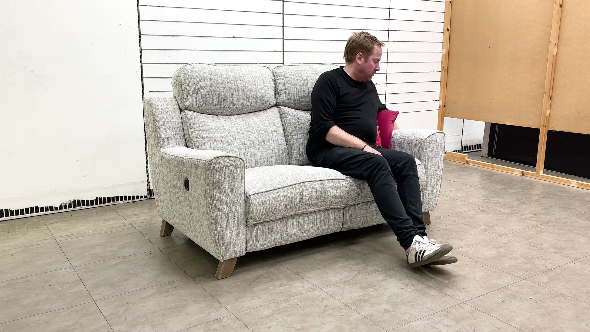 Video demonstration of the smooth power reclining mechanism and independent seat control.