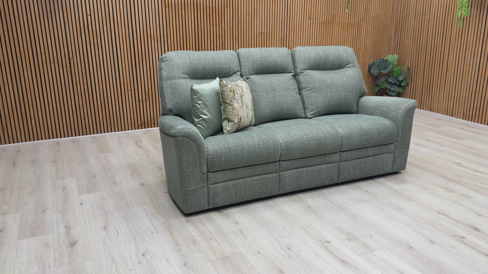 Product video tour of the Parker Knoll ‘Hudson 23’ Sierra Conifer Green Fabric 3 Seater Sofa, demonstrating the supportive seat depth, high back cushioning, and overall build quality.