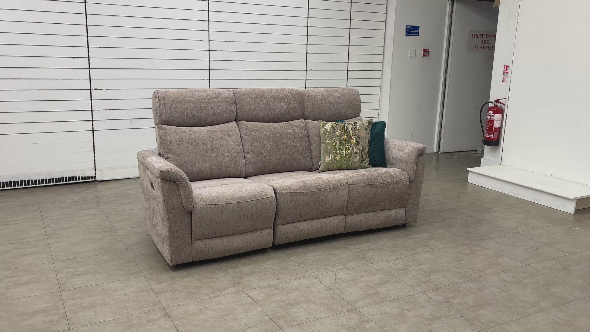 Video preview demonstrating the smooth electric power reclining function of the sofa.