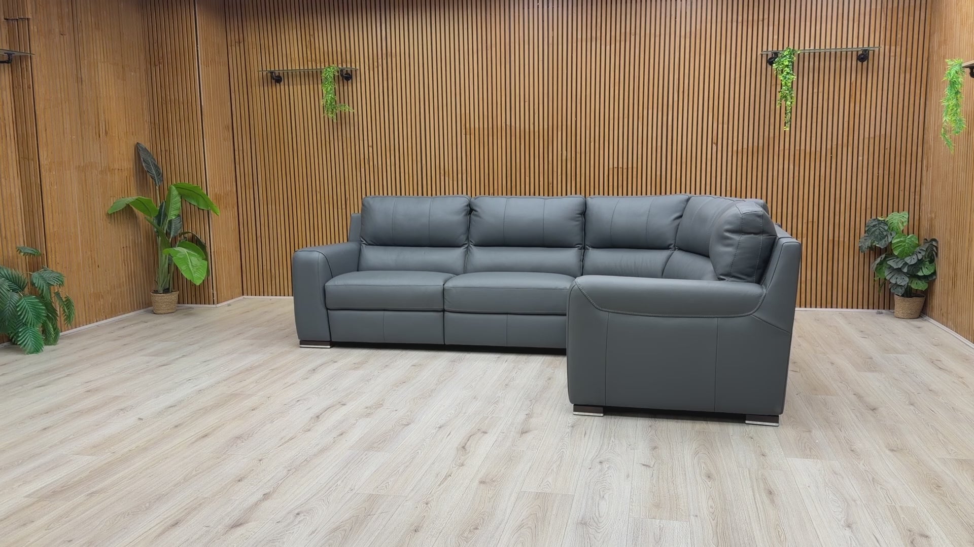 Product feature video demonstrating the smooth power recliner mechanism and the high-quality 100% leather upholstery of the Viali Verona.