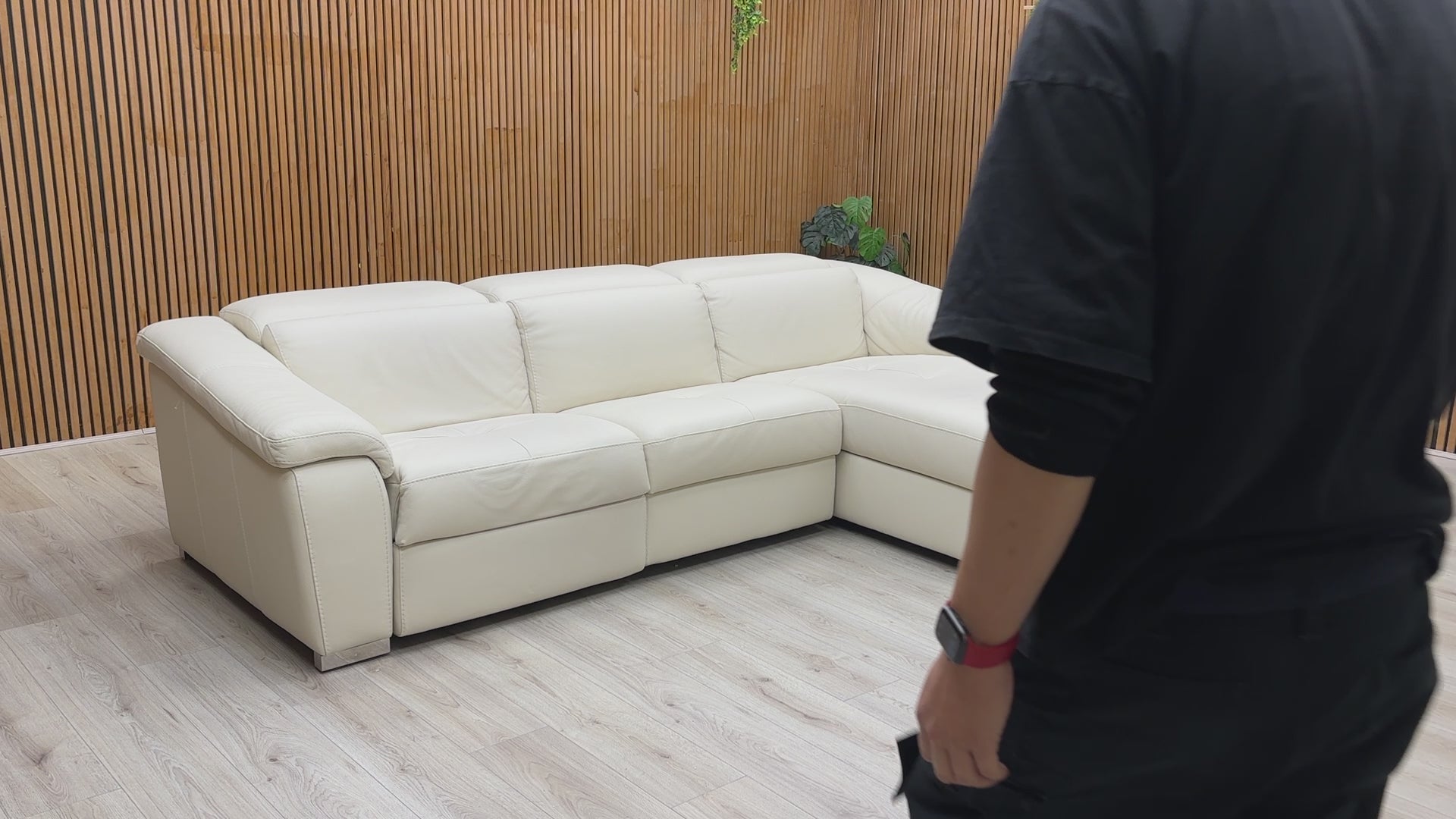 Video of the smooth operation of the power recliner and power headrests on the Nicoletti Galileo leather sofa.