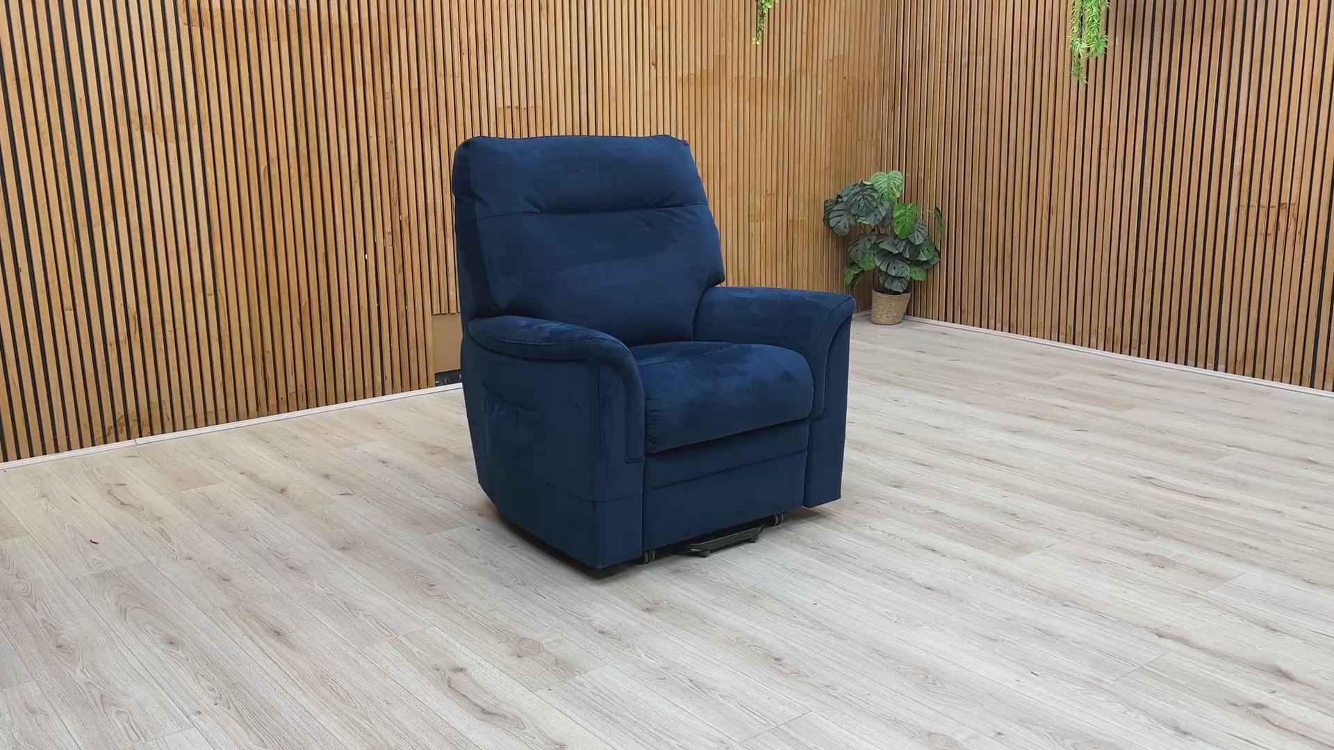 Video demonstration of the lift and rise mechanism, showing the chair reclining and lifting for easy standing.