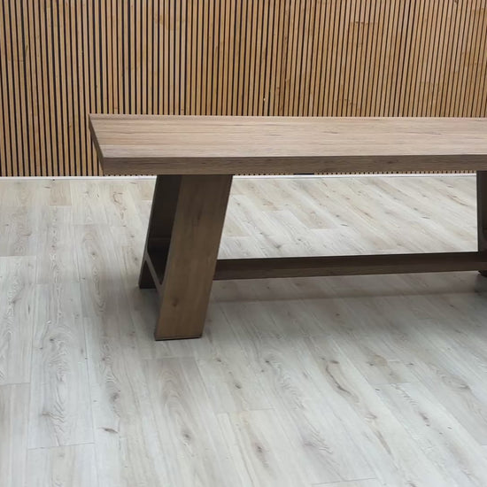 Video showing detail of the heavy-duty solid oak table legs.