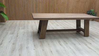 Video showing detail of the heavy-duty solid oak table legs.