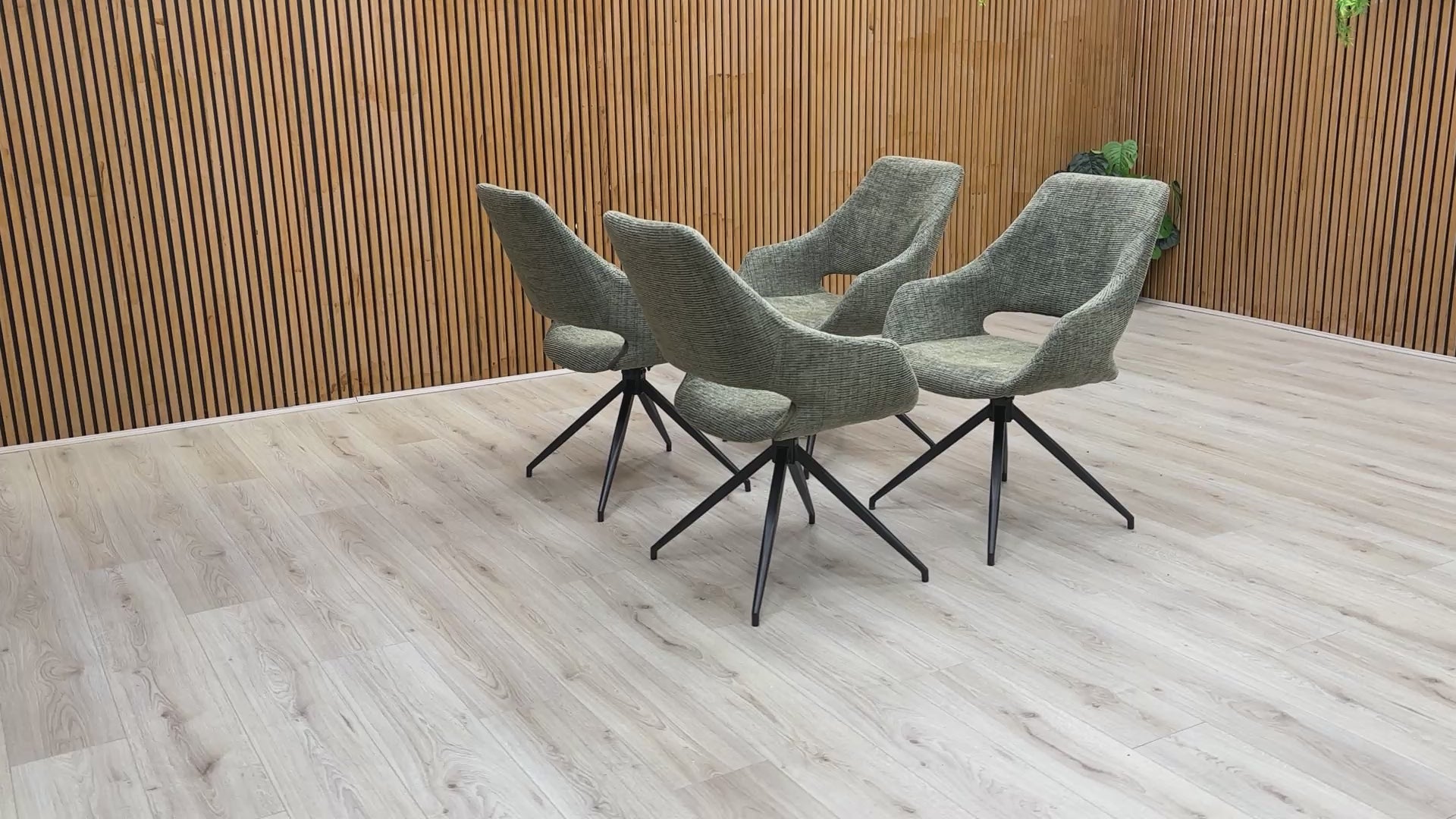 Video showcasing the 360-degree swivel feature and the tweed fabric of the ‘Charlotte’ dining chair.