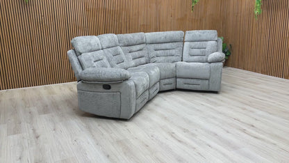 Video demonstrating the manual reclining function of the ‘Wilbur’ modular sofa, showing the smooth footrest extension.