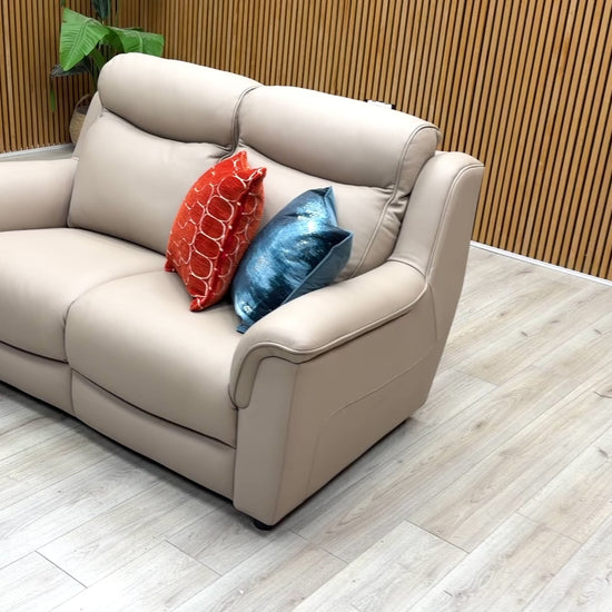 Product video tour showcasing the Parker Knoll 'Manhattan' sofa, detailing the soft leather texture, expert stitching, and supportive cushioning.