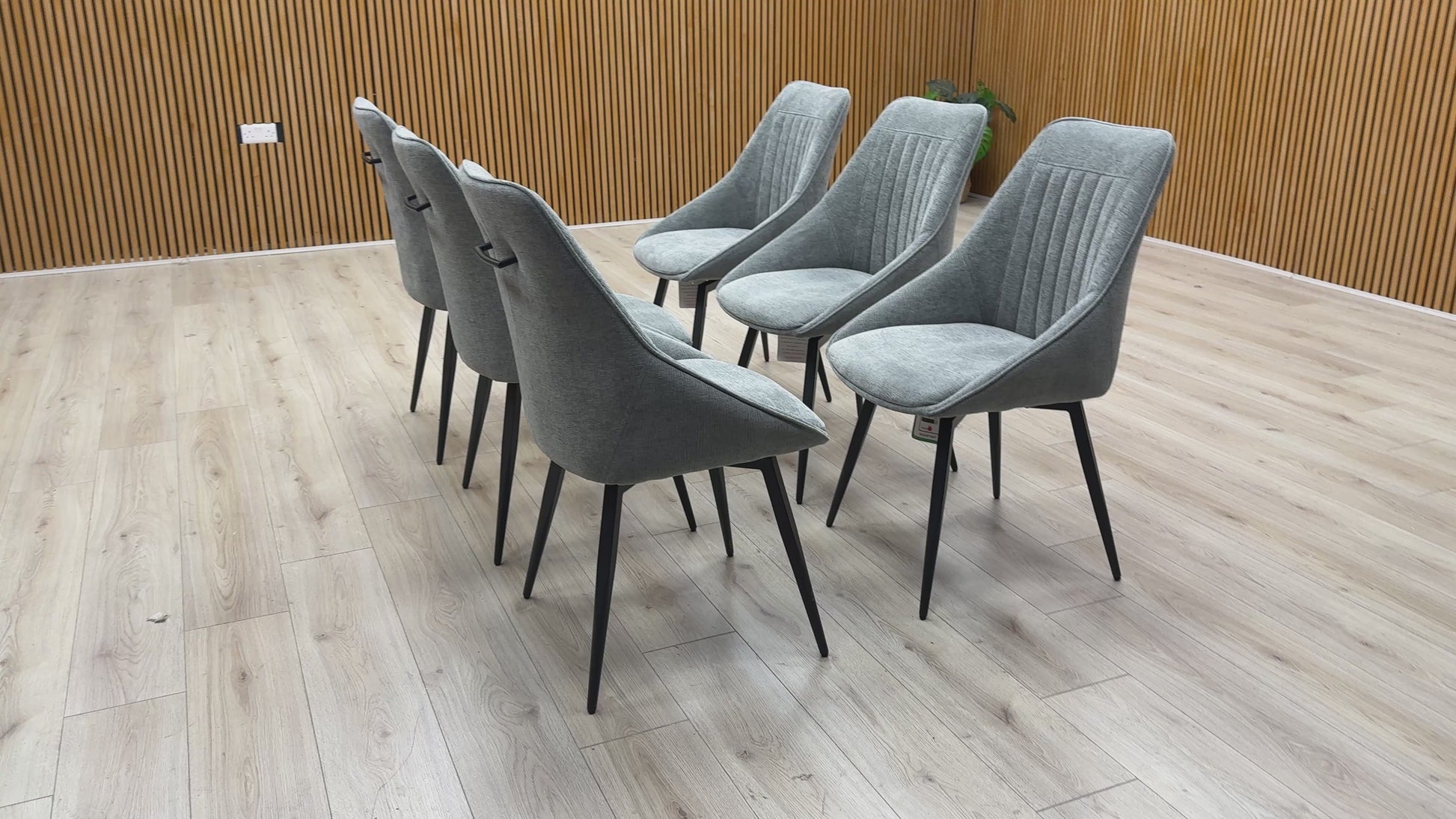 Video demonstrating the 360-degree smooth swivel function and high-quality fabric of the 'Crete' chair.