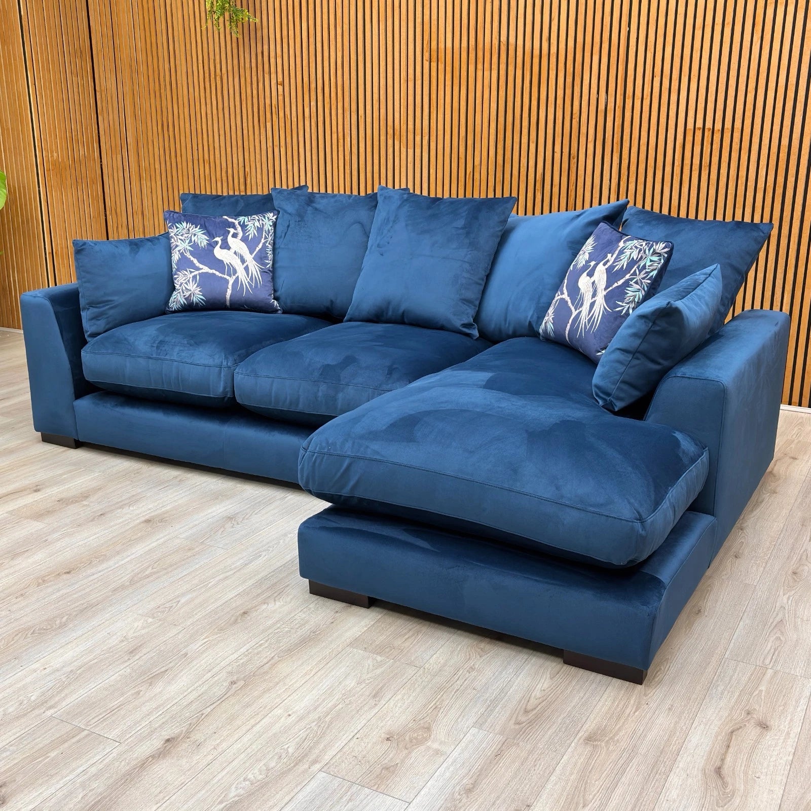 A different overall angle or a studio shot of the sofa, clearly showing the full RHF configuration.