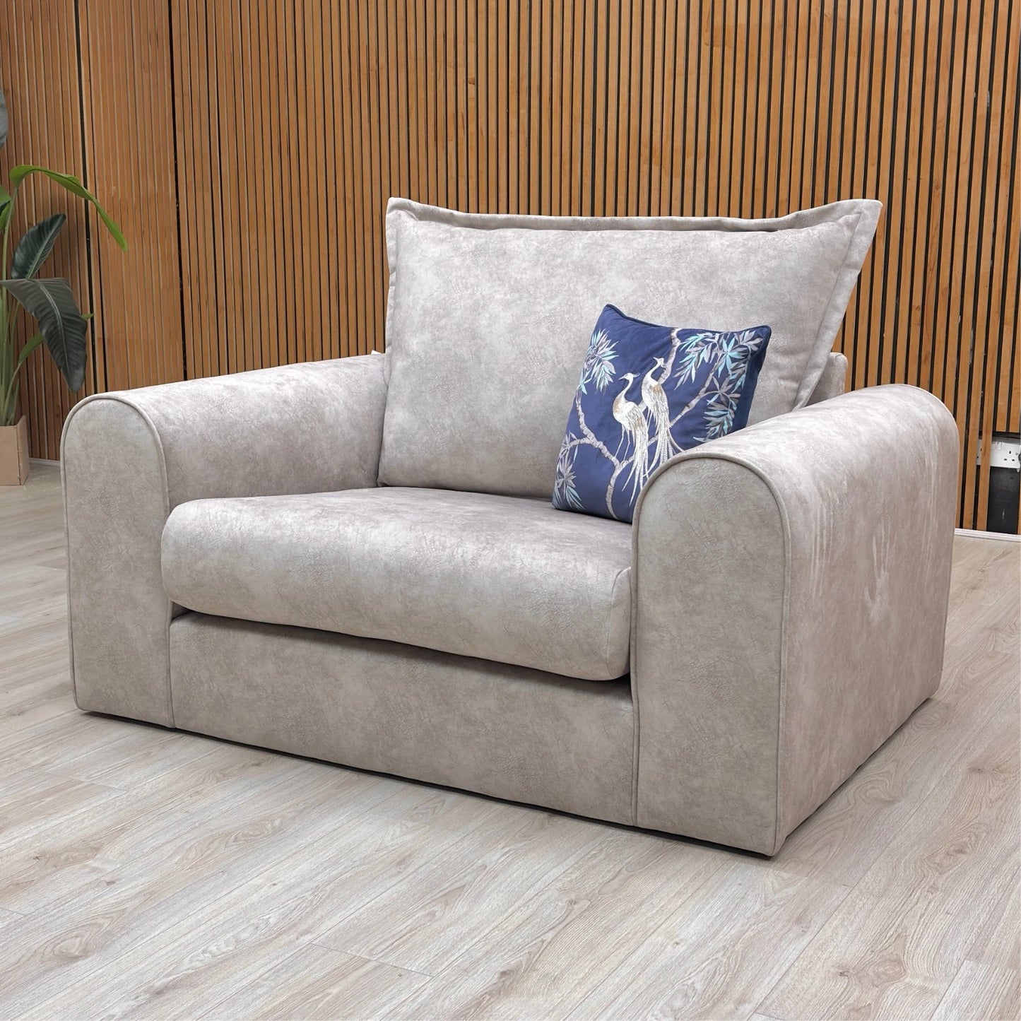 ‘Serenis’ Silver Rest Velvet Cuddler Chair