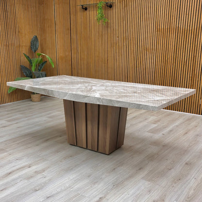 Detailed shot of the sturdy, cross-shaped solid oak pedestal base of the 'Empire' dining table.